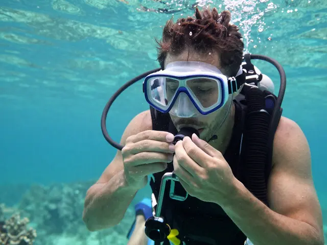 Proč se plivá do potápěčských brýlí? Všechno, co potřebujete vědět