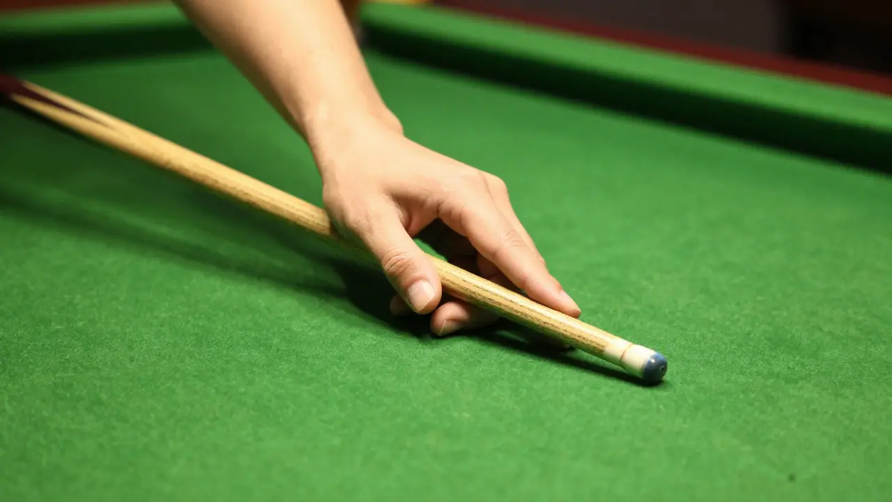 Jak vybrat tágo na kulečník: průvodce pro začátečníky i zkušené hráče