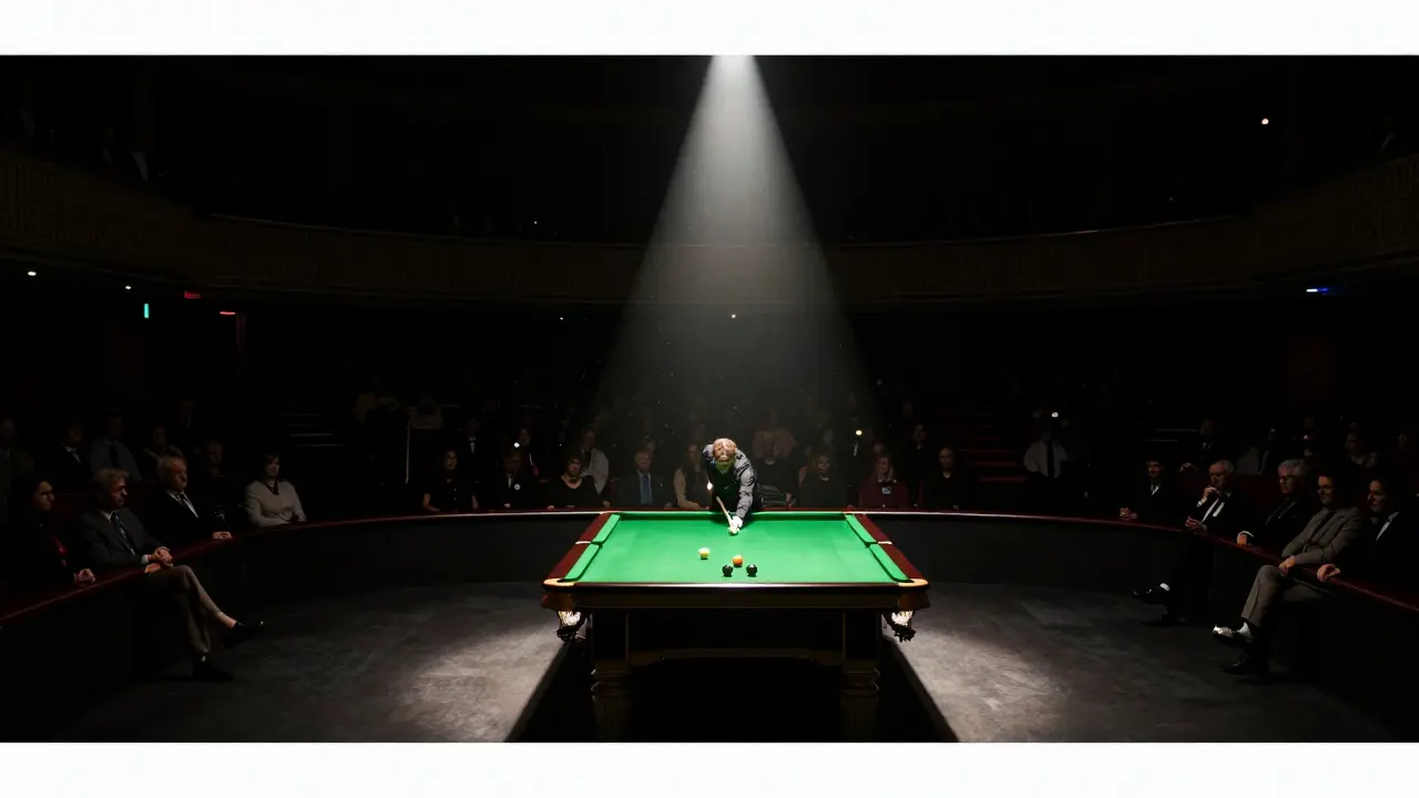 Atmosférický pohled na snukerový stůl v Crucible Theatre v Sheffieldu během šampionátu.